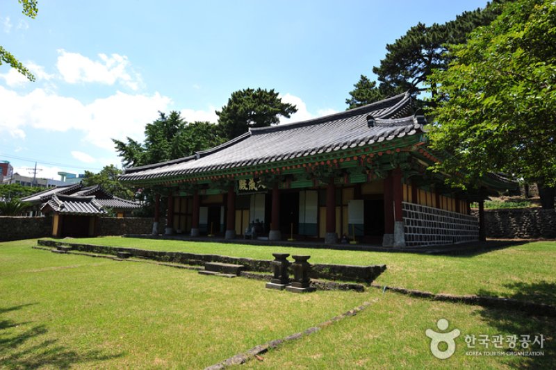Jejuhyanggyo Confucian School (제주향교) (8/10)
