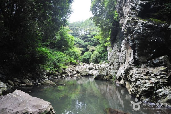 Andeok Valley