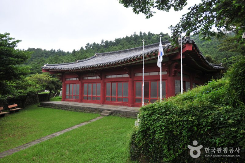 Daejeonghyanggyo Confucian School  (2/8)