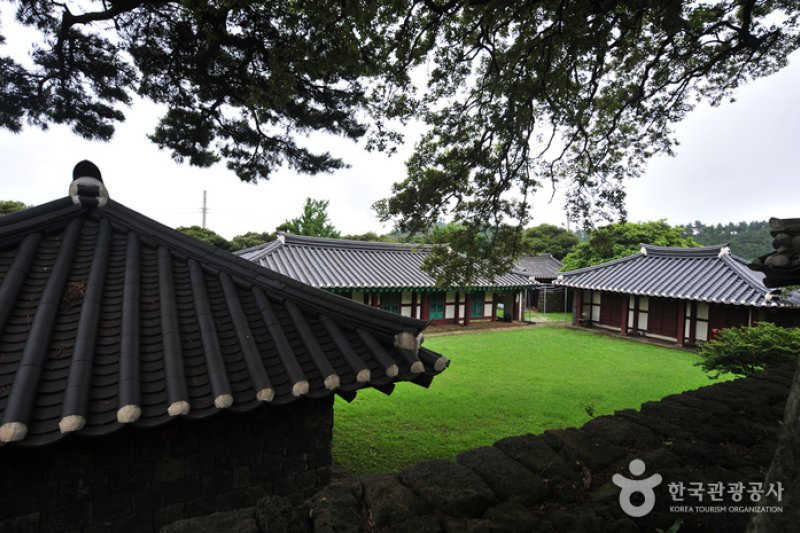 Daejeonghyanggyo Confucian School  (5/8)