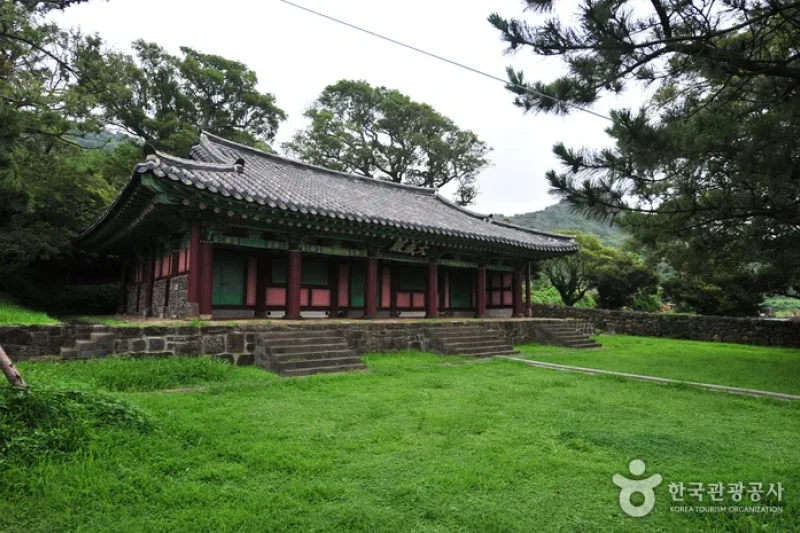 Daejeonghyanggyo Confucian School  (7/8)