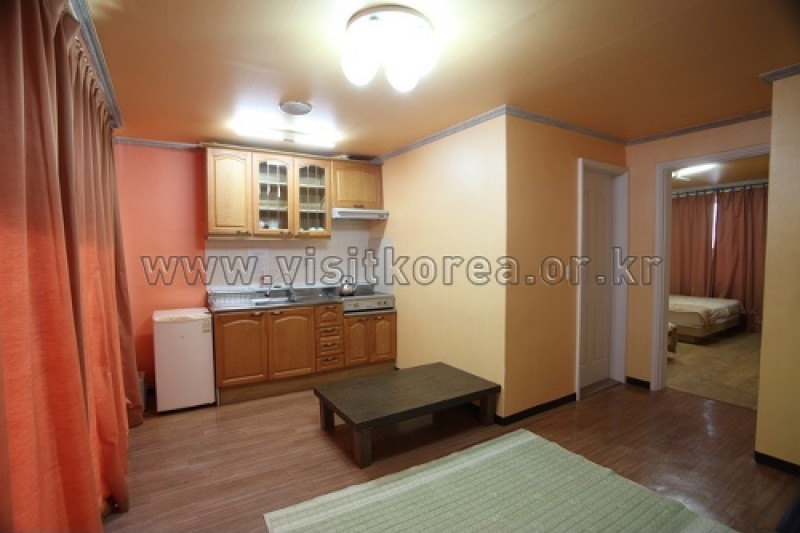 Villae Resort - Goodstay  (2/28)