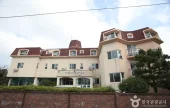 Shiny Hotel - Goodstay 