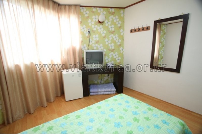 Shiny Hotel - Goodstay  (17/18)