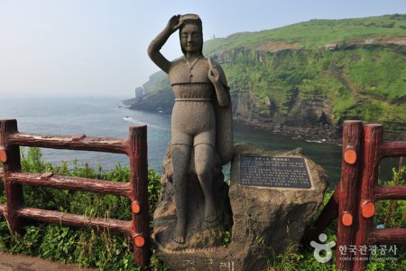 Geommeolle Beach (검멀레해변)