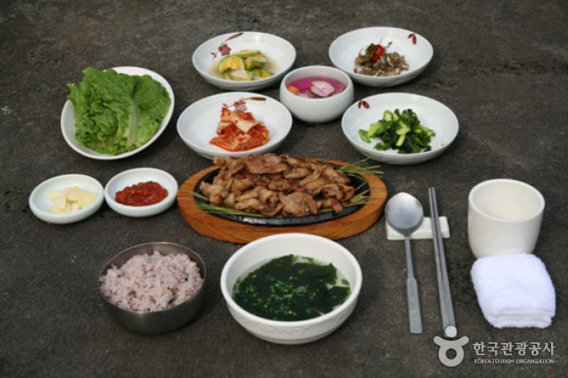 Stone Grandfather Restaurant  (7/10)