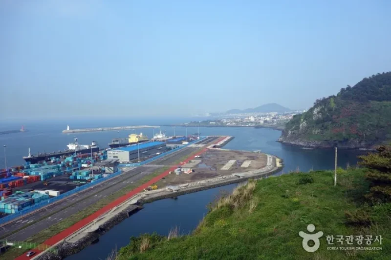 Sanjideungdae Lighthouse (산지등대) (1/2)