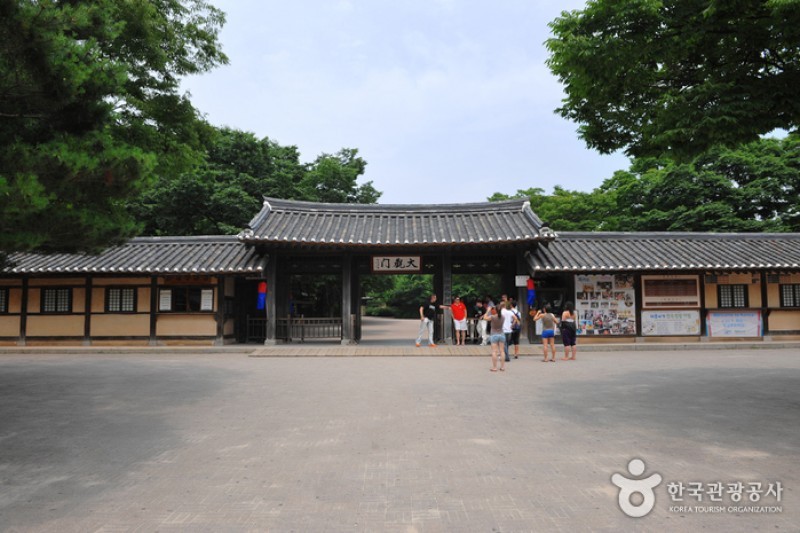 Korean Folk Village  (3/29)
