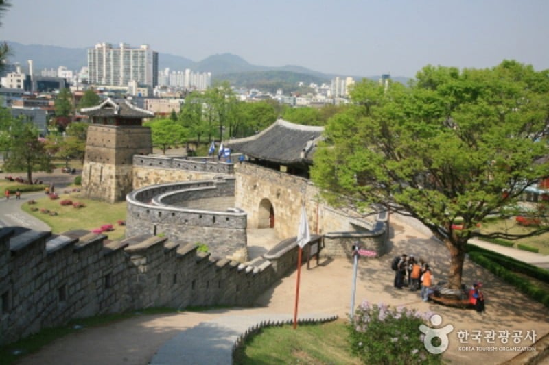 Hwaseong Fortress [UNESCO World Heritage]  (2/4)