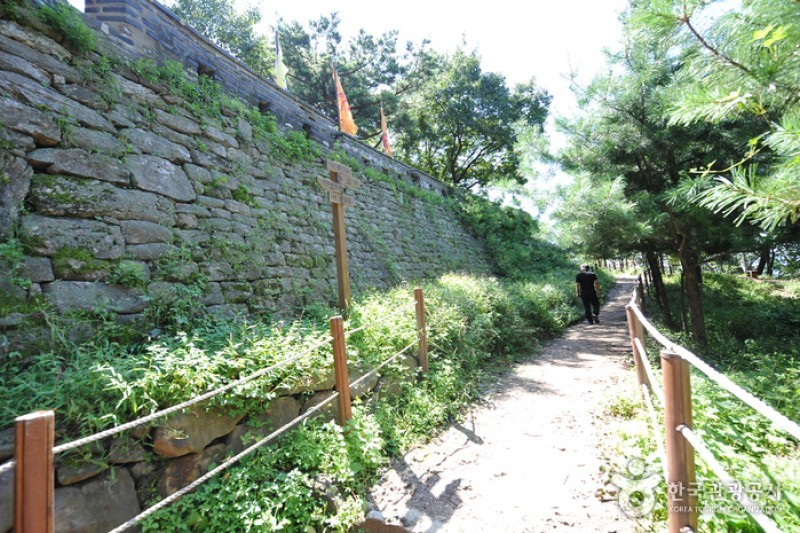 Namhansanseong Provincial Park [UNESCO World Heritage]  (2/6)