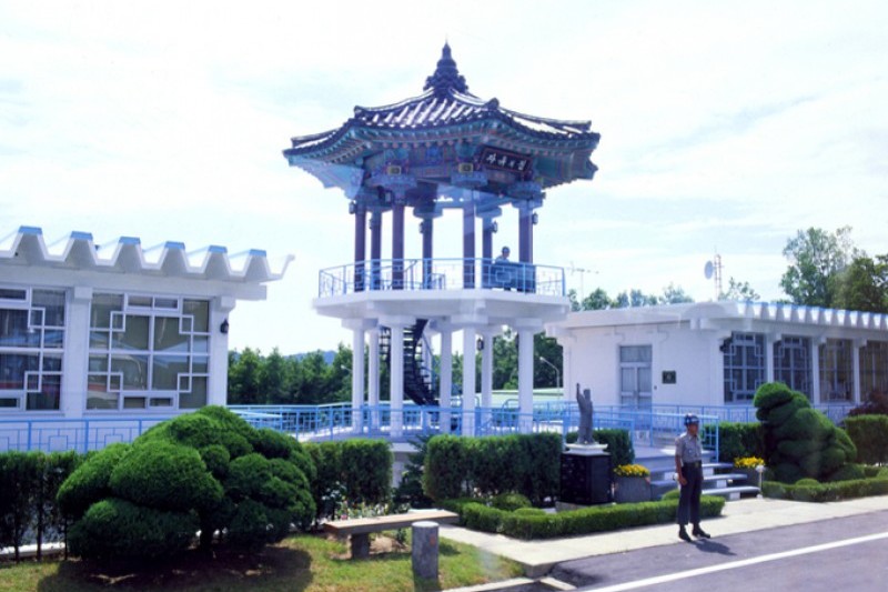 Panmunjeom (Joint Security Area) (3/6)