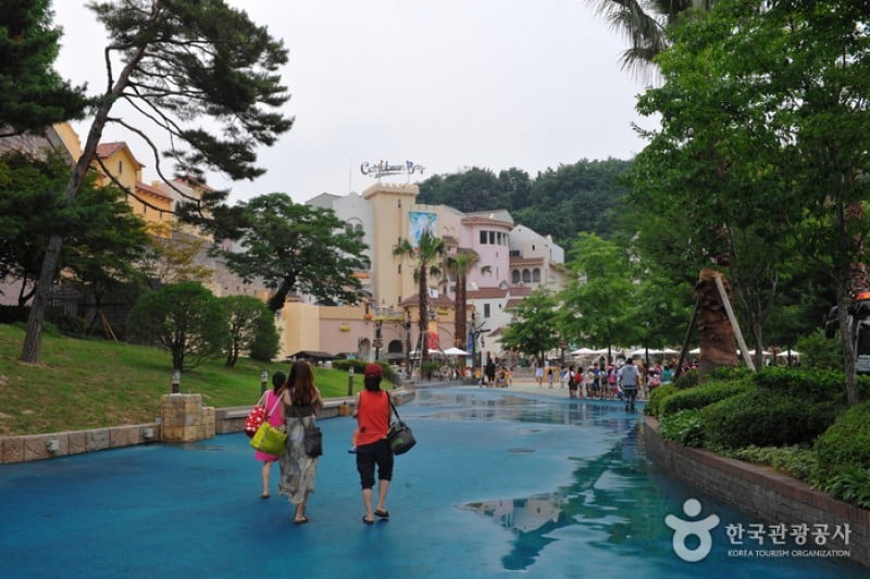Caribbean Bay  (3/10)