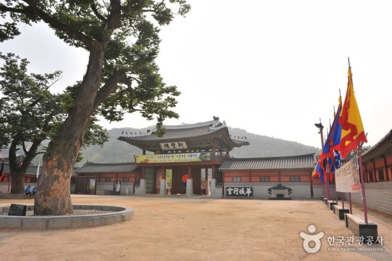 Hwaseong Haenggung Palace  (3/24)