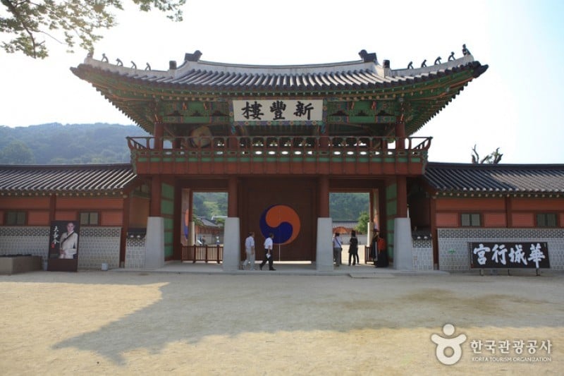 Hwaseong Haenggung Palace  (9/24)