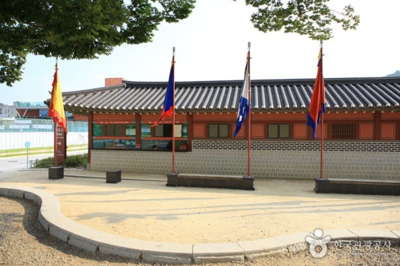 Hwaseong Haenggung Palace  (22/24)