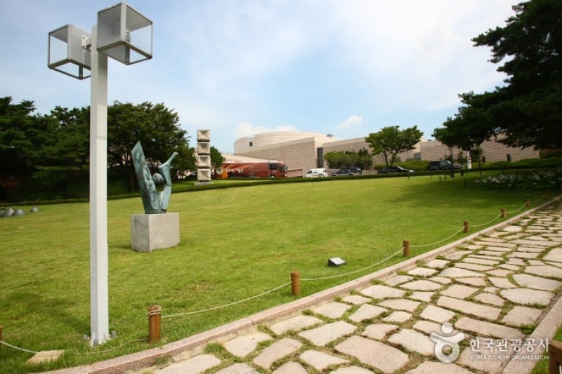 National Museum of Modern and Contemporary Art, Gwacheon [MMCA Gwacheon]  (20/21)