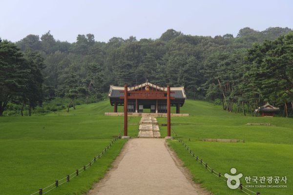 Seooreung Royal Tomb (Gyeongneung, Changneung, Hongneung, Ingneung and Myeongneung) [UNESCO World Heritage]