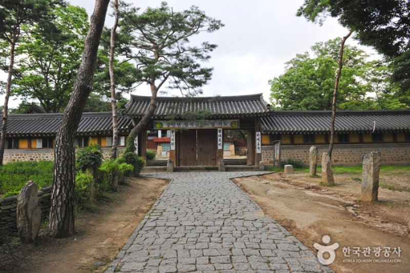 Yongjusa Temple 