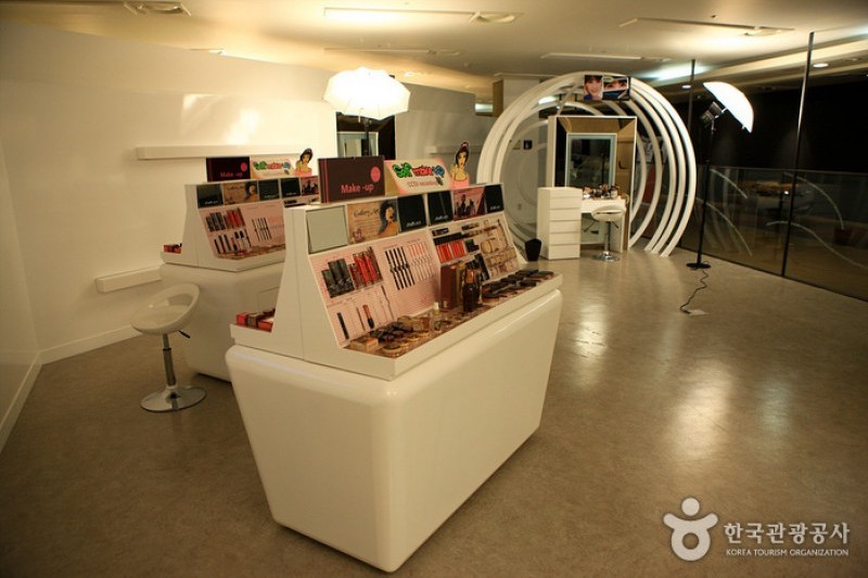 Skinanniversary Beauty Town  (9/10)