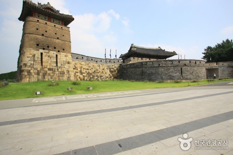 Hwaseomun Gate  (3/9)