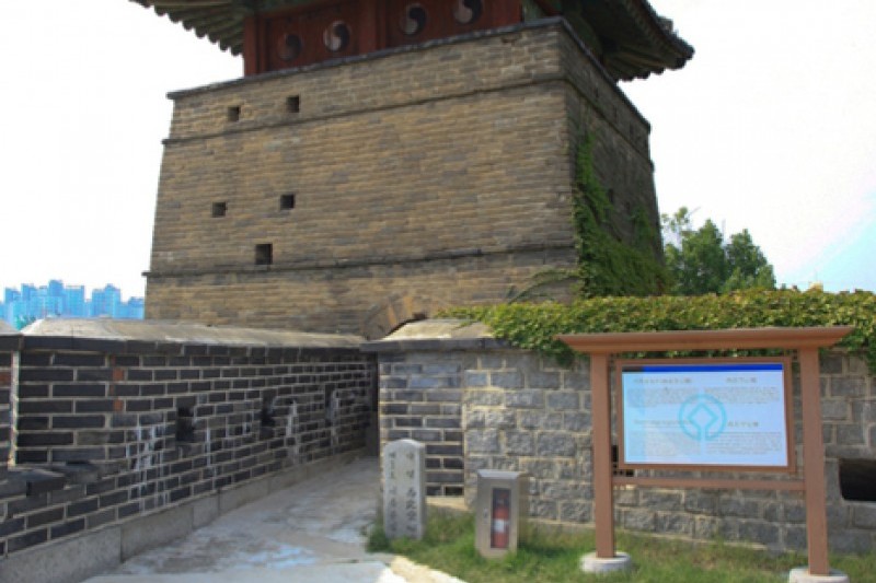 Hwaseomun Gate  (6/9)