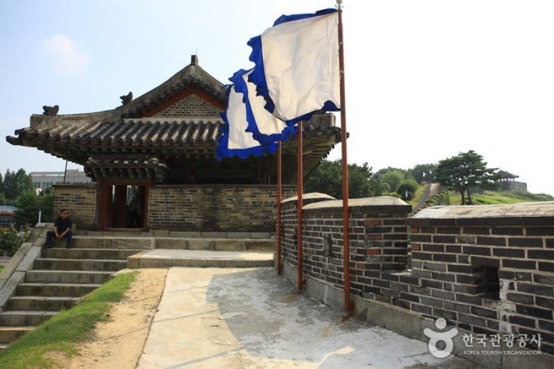 Hwaseomun Gate  (7/9)