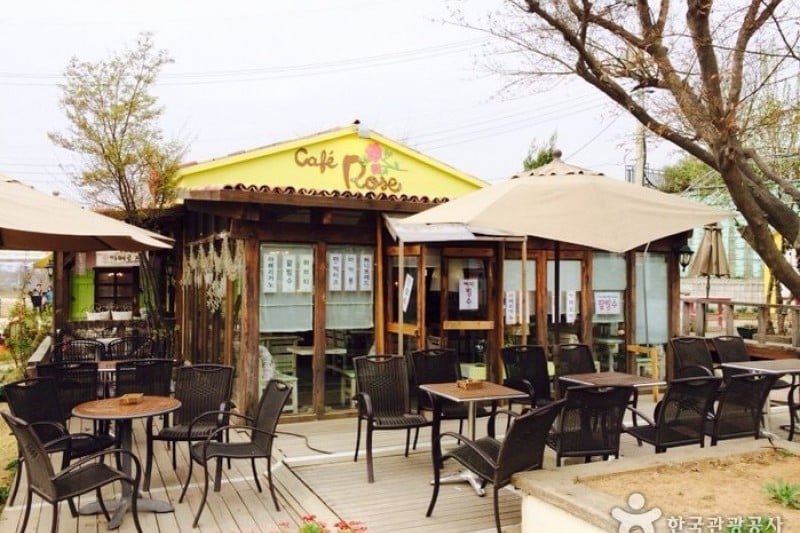 Provence Village  (2/6)