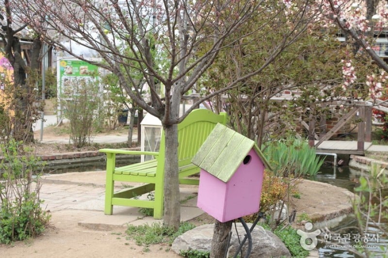 Provence Village  (3/6)