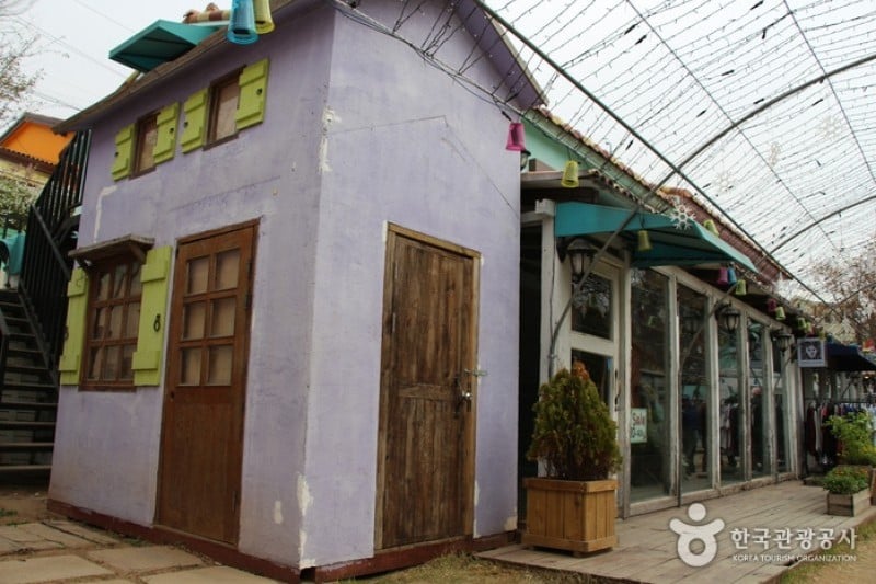 Provence Village  (4/6)