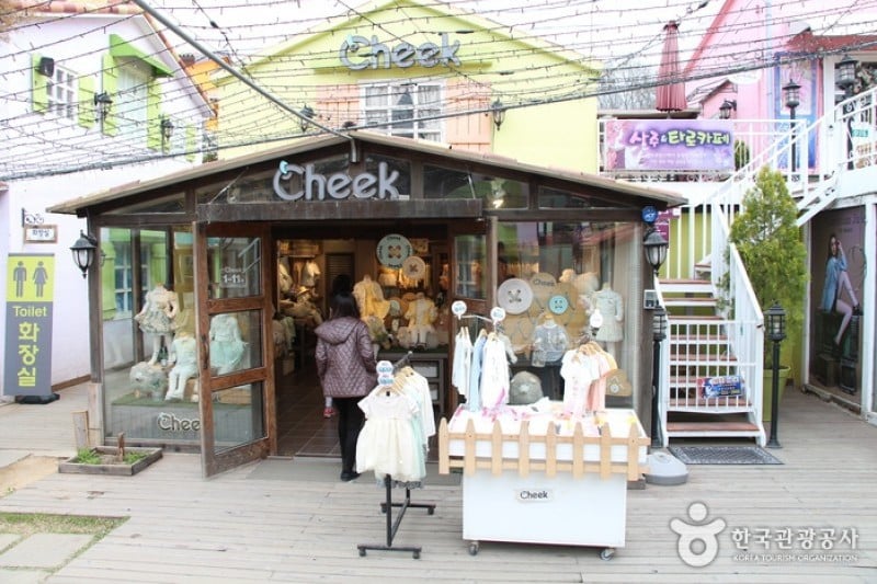 Provence Village  (5/6)