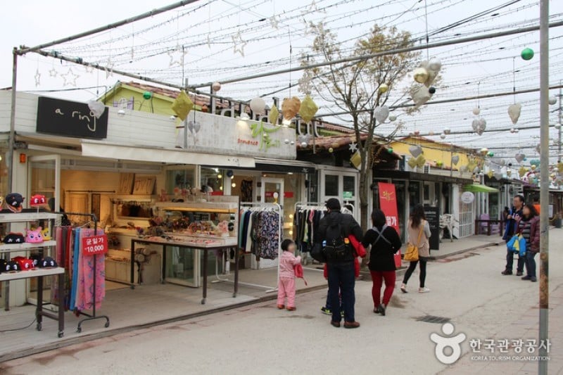 Provence Village  (6/6)
