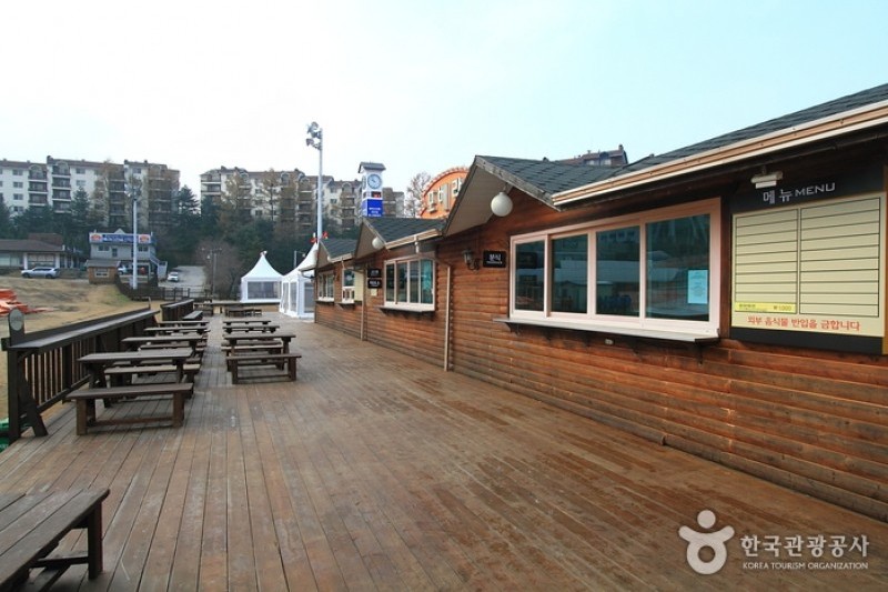 Bears Town Ski Resort  (1/10)
