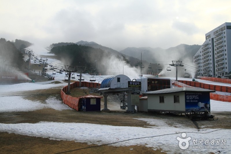 Bears Town Ski Resort  (4/10)