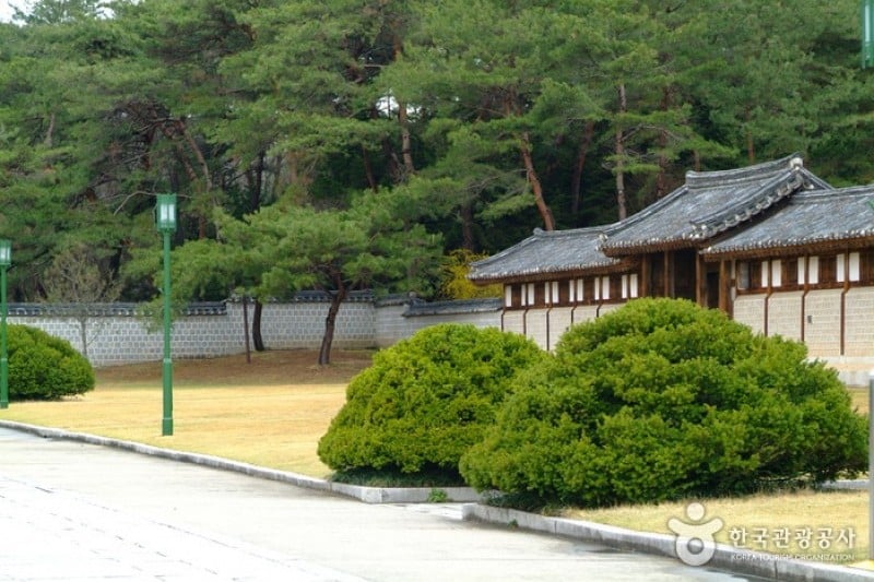 Yeongneung / Nyeongneung Royal Tomb [UNESCO World Heritage]  (1/8)