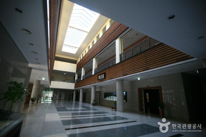 Jangseogak Archives  (2/5)