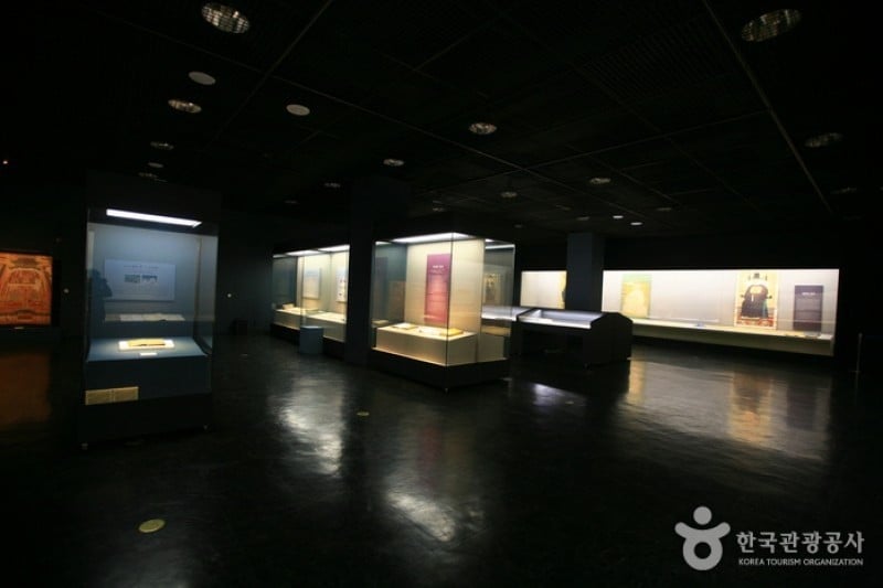 Jangseogak Archives  (4/5)