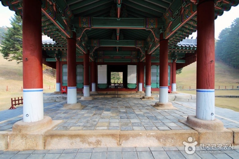 Gwangneung Royal Tomb [UNESCO World Heritage]  (2/10)