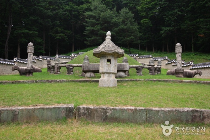 Gwangneung Royal Tomb [UNESCO World Heritage]  (5/10)
