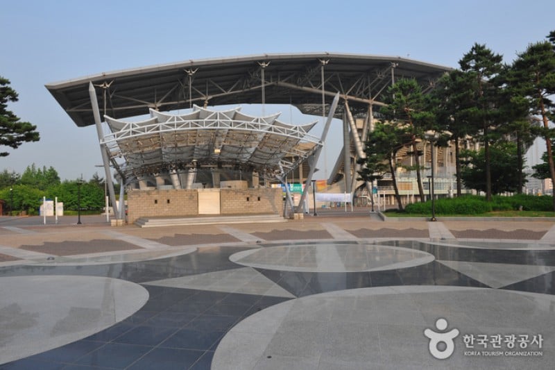 Suwon World Cup Stadium  (3/4)