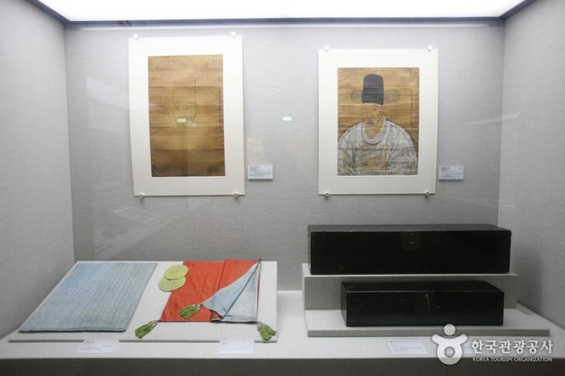 Suwon Hwaseong Museum  (12/25)