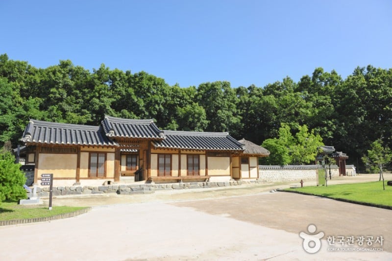 Birthplace of Empress Myeongseong (Queen Min) (4/22)