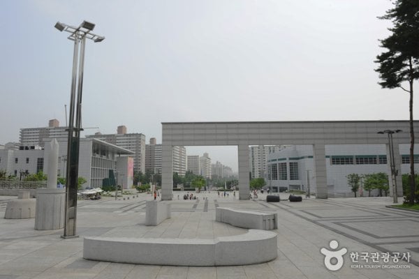 Goyang Eoullimnuri Arts Center (고양 어울림누리)