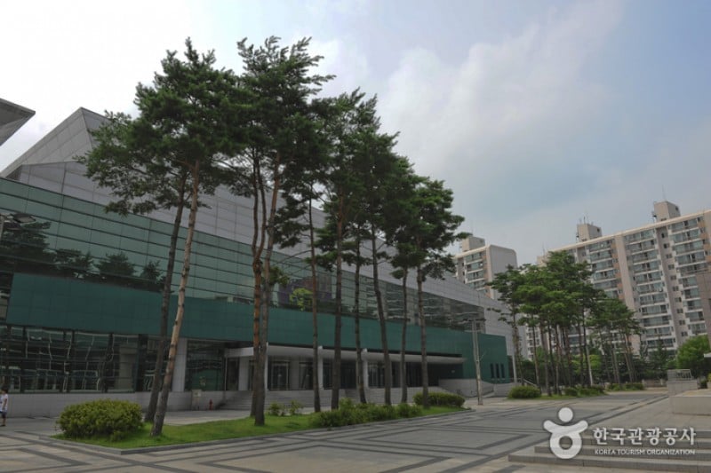 Goyang Eoullimnuri Arts Center (고양 어울림누리) (3/6)