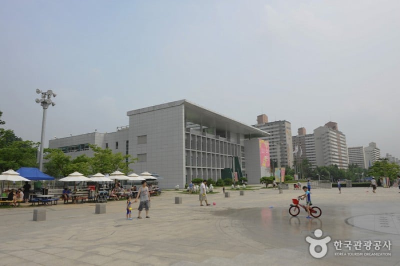 Goyang Eoullimnuri Arts Center (고양 어울림누리) (4/6)