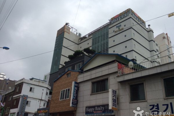 World Hotel