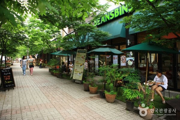 Bojeong-dong Café Street