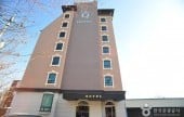 Q Hotel - Goodstay 