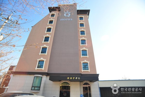 Q Hotel