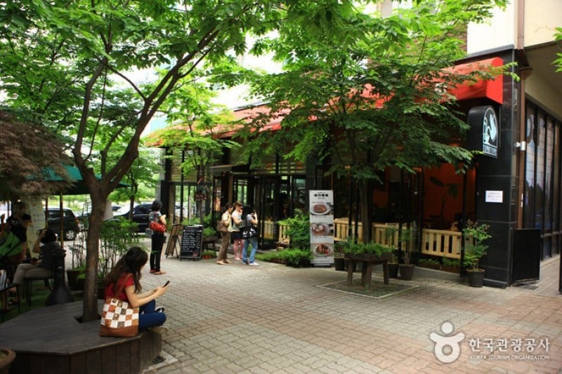 Bojeong-dong Café Street  (1/6)