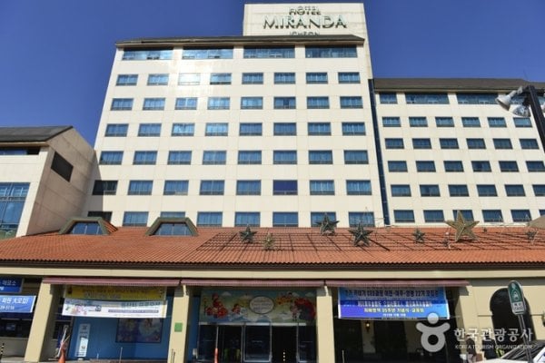 The Hotel Miranda Swimming Pools